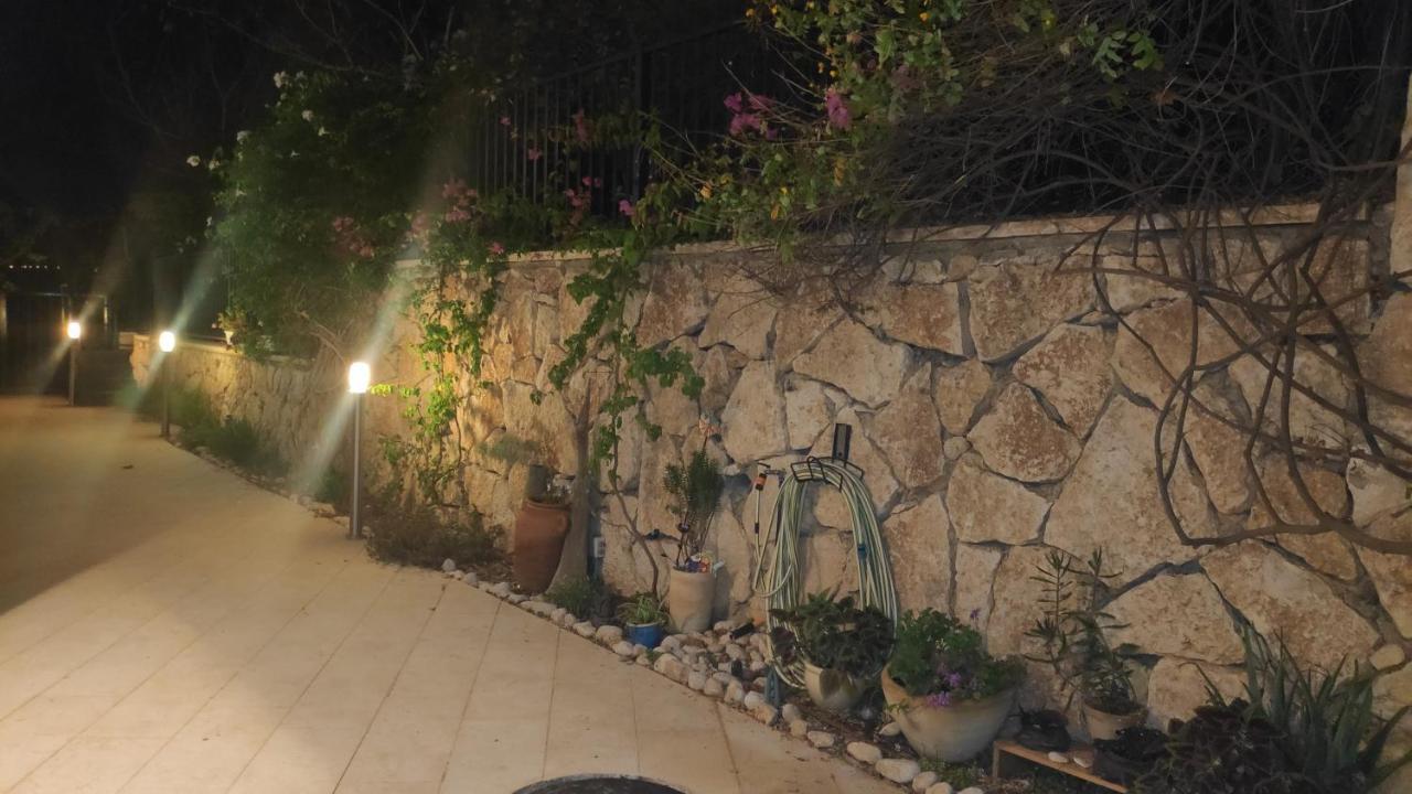 בית האומנים Artist Home Neve Ilan Extérieur photo